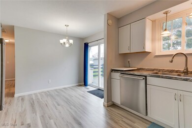 44 Hickory Dr, Little Hocking, OH 45742 - photo 4