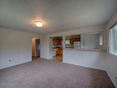 004_Living Room