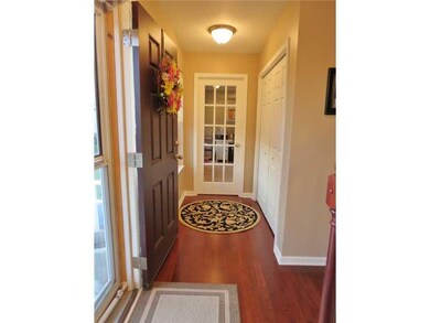 Entry/Foyer.