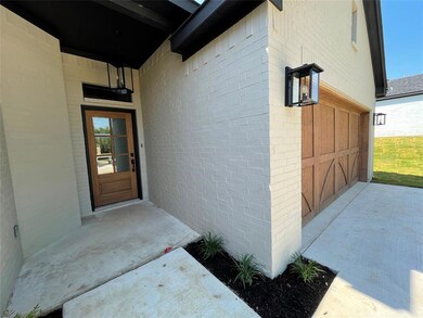 805 Woodhaven Ct, Granbury, TX 76048 - photo 2