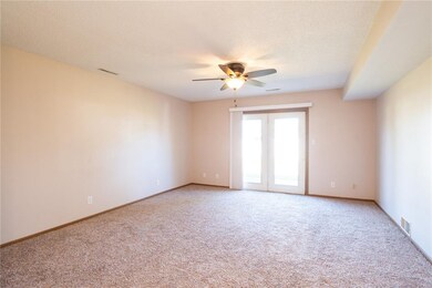 1200 Daleview Dr unit 3, Marion, IA 52302 - photo 4