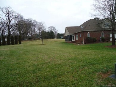301 Macon Dr, Statesville, NC 28625 - photo 4
