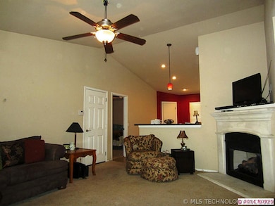 Living room / den with vaulted ceilings