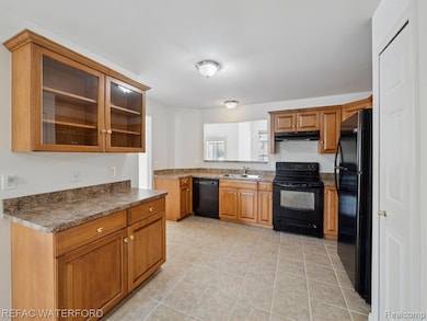 Plenty of cabinet and counter space