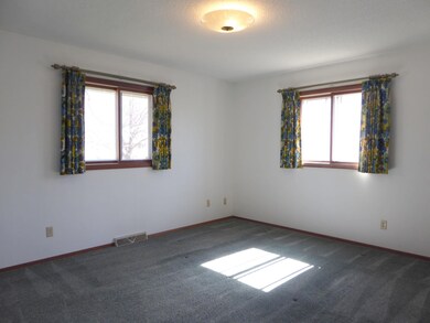 3922 Aurora St, Dubuque, IA 52002 - photo 5