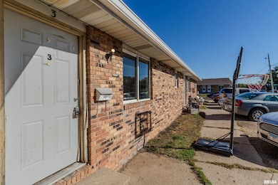 201 Cypress St, Pekin, IL 61554 - photo 5