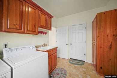 486 NE Holiday Ave, Dallas, OR 97338 - photo 6