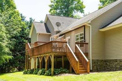 211 Franklin Ct, Purlear, NC 28665 - photo 4