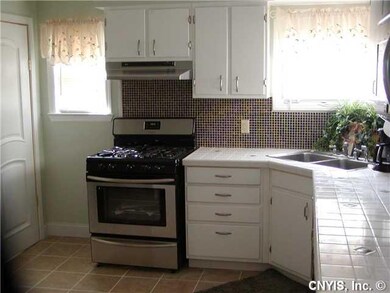 Kitchen. Lovely kitchen with glass tile back splas