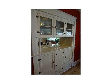 . Gorgeous built in hutch