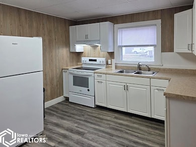 927 E Mary St, Ottumwa, IA 52501 - photo 7