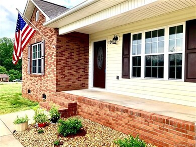 105 Mallory Ln, Statesville, NC 28625 - photo 2