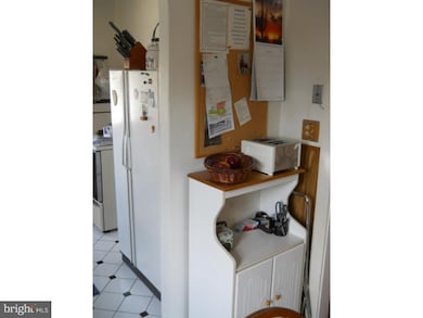 526 W 2nd St, Lansdale, PA 19446 - photo 4