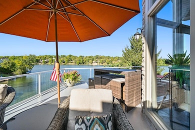 Outdoor entertaining with panoramic views!