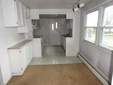 122 Pueblo Rd, Carpentersville, IL 60110 - photo 4