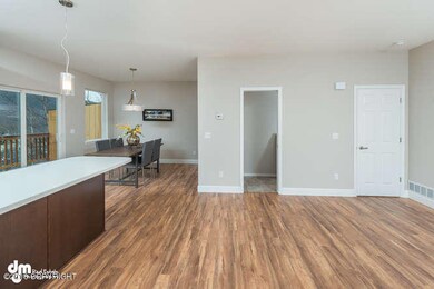 20206 Eagles Nest Court-small-003-15-Liv