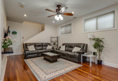 6428 N Fairfield Ave unit 1W, Chicago, IL 60645 - photo 7