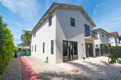 10580 NW 69th Terrace, Doral, FL 33178 - photo 2