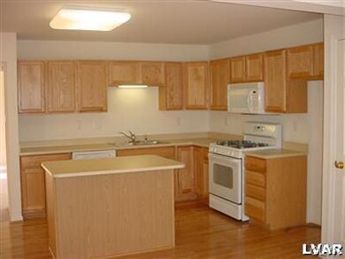 4071 Tournament Ct, Center Valley, PA 18034 - photo 7