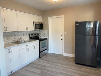 2300 Douglas St unit 5, Hollywood, FL 33020 - photo 5
