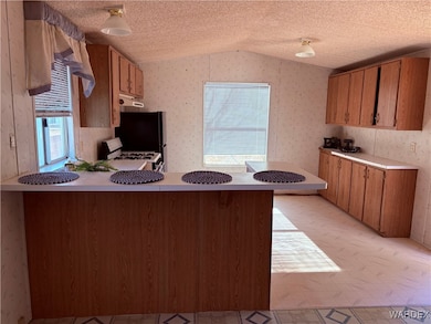 Kitchen with vaulted ceiling, white gas range, kit