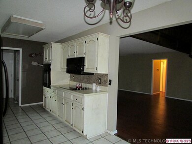 Glass cooktop and newer oven and microwave