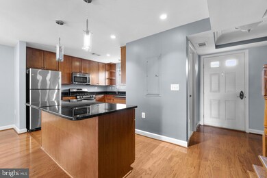 4115 S Four Mile Run Dr unit B, Arlington, VA 22204 - photo 2