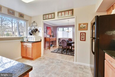 1629 Parkcrest Cir unit 100, Reston, VA 20190 - photo 3