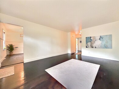 2 Living Room (3)