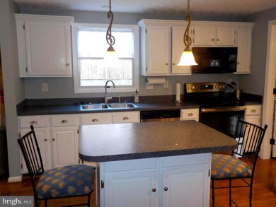 10701 Wayfarer Rd, Germantown, MD 20876 - photo 3