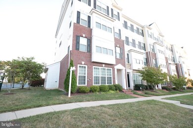 22944 Arora Hills Dr unit 3231, Clarksburg, MD 20871 - photo 3