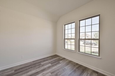 124 Colonial Dr, Joshua, TX 76058 - photo 4