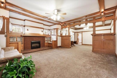 Living Room w/electric