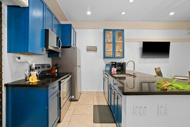 Large Island Peninsula with an undermount sink, upgraded cabinets and counters.