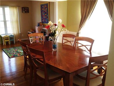Dining Room - Beautiful tray ceiling.