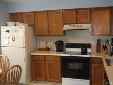 545 Vera Cir, Bethlehem, PA 18017 - photo 4