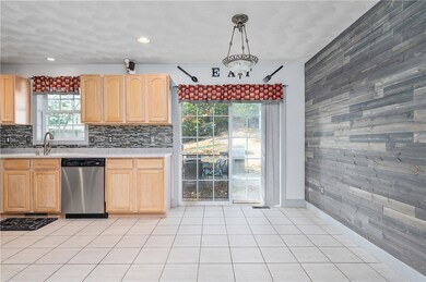 86 Beacon Ave, Woonsocket, RI 02895 - photo 7