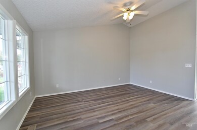 721 Aberdeen Dr, Nampa, ID 83686 - photo 3