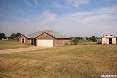 This home also comes with a shop / outbuilding.