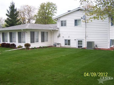 221 W Andrews St, Monroe, IN 46772 - photo 3