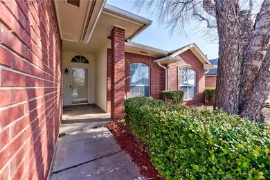 4109 Gyrfalcon Dr, Norman, OK 73072 - photo 3