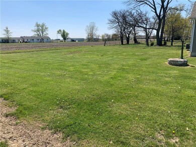 204 S Bland St, Shumway, IL 62461 - photo 4