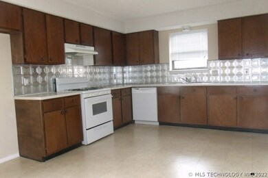 428 W 149th St, Glenpool, OK 74033 - photo 5