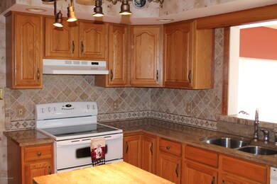123 Kestrel Rd, Mountain Top, PA 18707 - photo 5