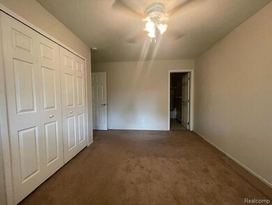 59425 10 Mile Rd unit 12B, South Lyon, MI 48178 - photo 6