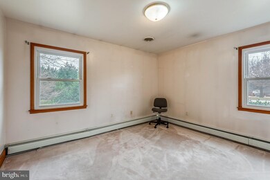 11815 Daisy Ln, Glenn Dale, MD 20769 - photo 4