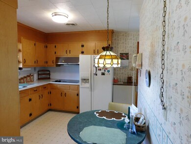 21915 Holiday Dr, Smithsburg, MD 21783 - photo 5