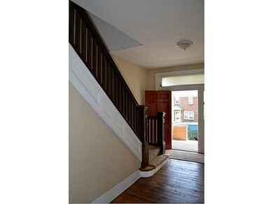 Entry/Foyer.