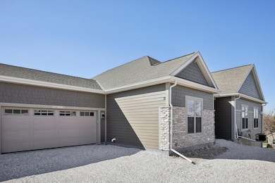2-web-or-mls-N28W25273 Pkwy Rdg Cir A-09