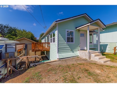 1175 N Dean St, Coquille, OR 97423 - photo 6